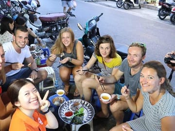 Hanoi Walking Tour: Street Food and Drink Tasting Experience