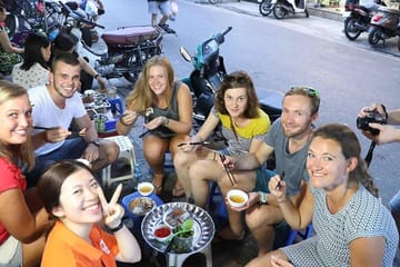 Hanoi Walking Tour: Street Food and Drink Tasting Experience