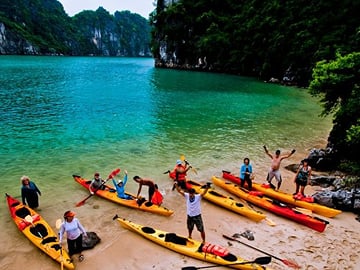 Halong kayak