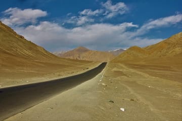 Khardungla Pass Day Trip from Leh with Scenic Views