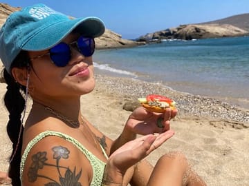 Mykonos Town Walking Tour and Beach Picnic Experience