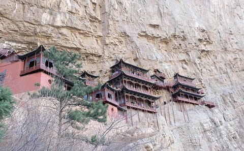 Walking Tour of Huayan Monastery and Nine Dragon Screen in Datong