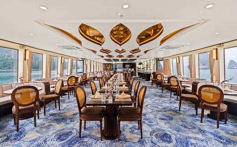 Luxury Day Tour of Halong Bay with Cruise and Activities