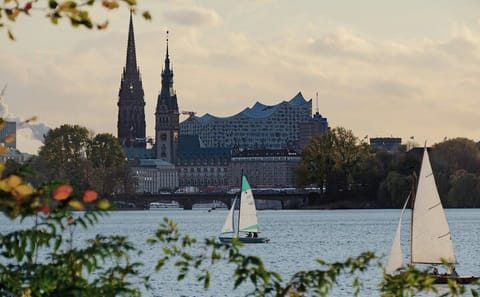Private 10-Hour Day Tour from Berlin to Explore Hamburg