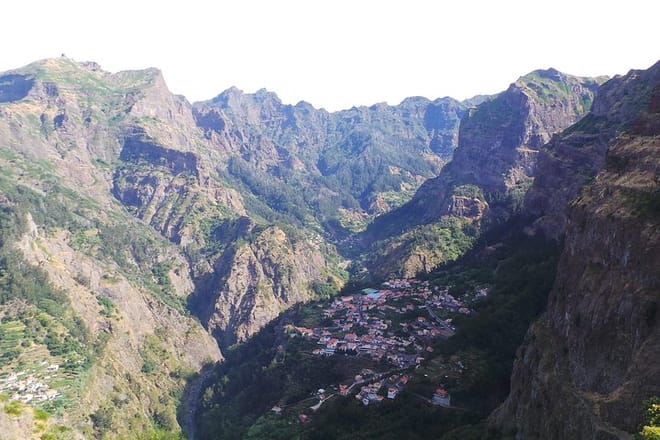 Cristo Rei & Arieiro Peak Half day Tour in Open Roof 4x4 7