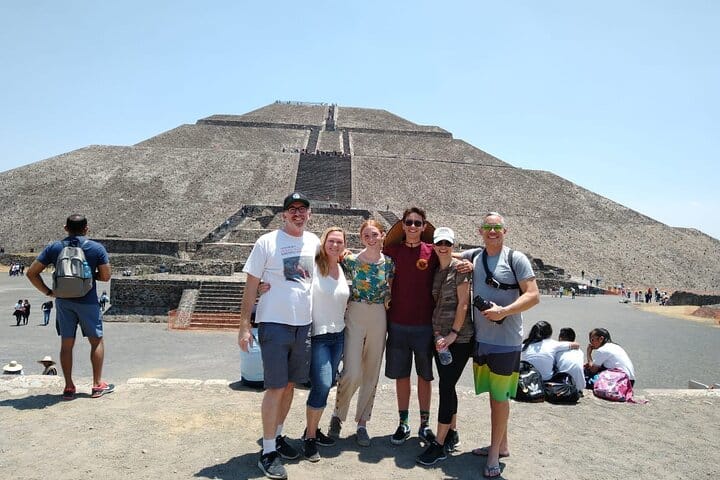 Private Tour: Teotihuacan & Xochimilco in one day