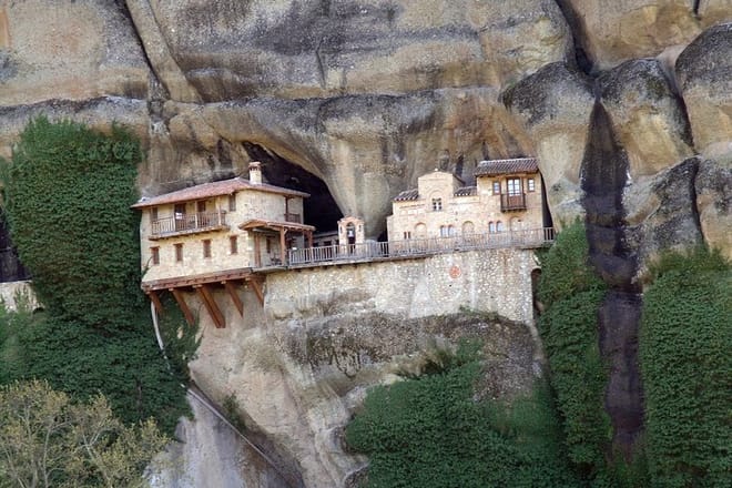 Easy Hiking Adventure at Meteora 9