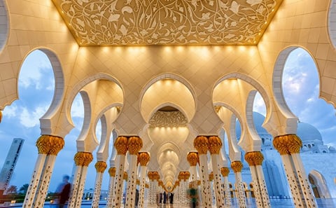 Dubai to Abu Dhabi: Grand Mosque, Emirates Palace and Corniche