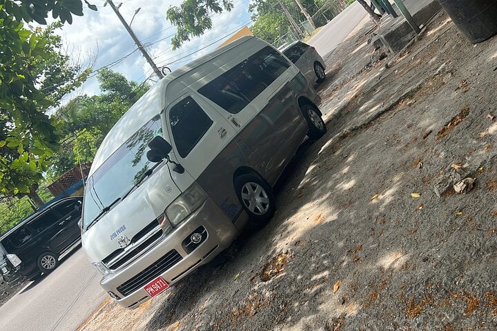 Private Airport Transfer to Hotels and Airbnb in Montego Bay  9
