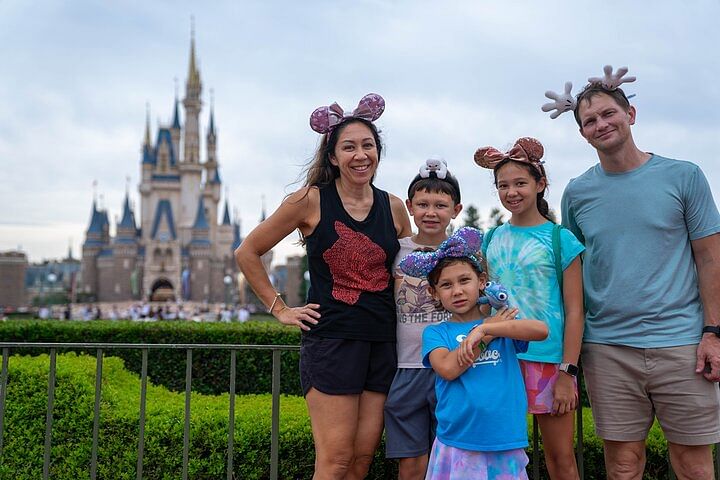 Full Day Private Guided Photographer and Driver in Tokyo Disney