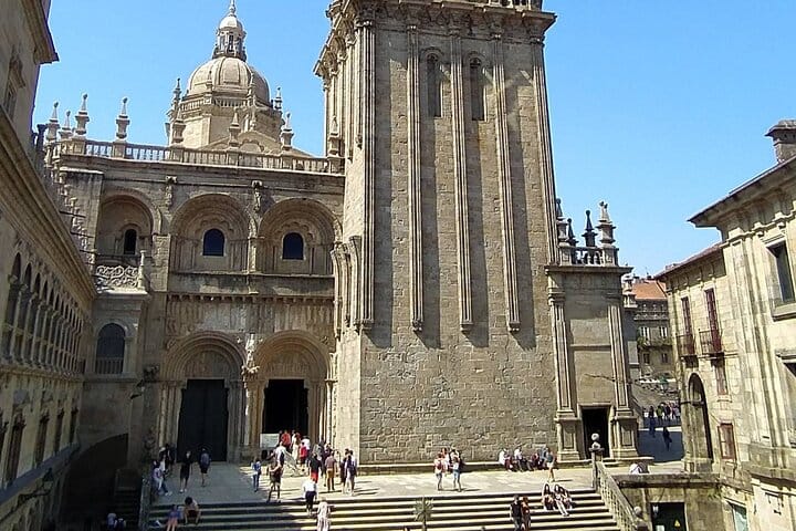 SANTIAGO DE COMPOSTELA + BRAGA: Private Tour from Porto
