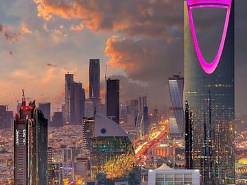 3-Day Riyadh Tour: Edge of the World and Red Sand Dunes