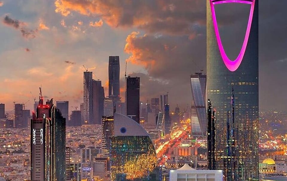 3-Day Riyadh Tour: Edge of the World and Red Sand Dunes