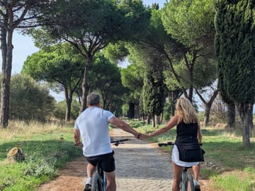 E-Bike Tour of Appian Way: Explore Aqueducts and Mausoleum