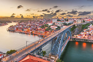 Walking Tour of the old town and Douro River (Small-groups)