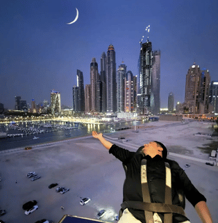 Ready to Dine High? Book a Dinner in the Sky Dubai.