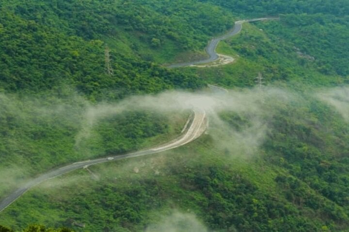 Discover City Of Hue Imperial & Hai Van Pass From Da Nang 8