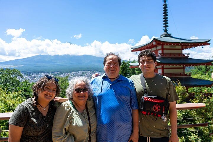 Mt. Fuji Private Sightseeing Tour with Local guide/photographer