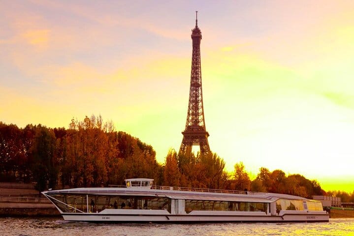 3-hour Paris short walk ,Seine Cruise with CDG Airport Pick up  4