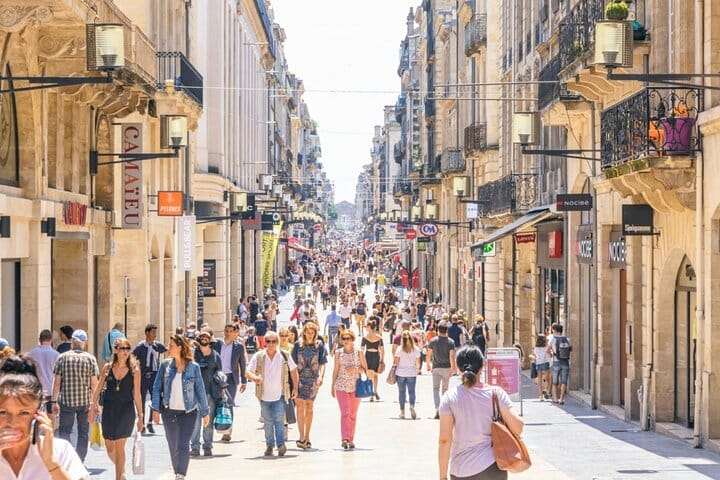 Bordeaux Old Town Exploration Game and Private Tour 9