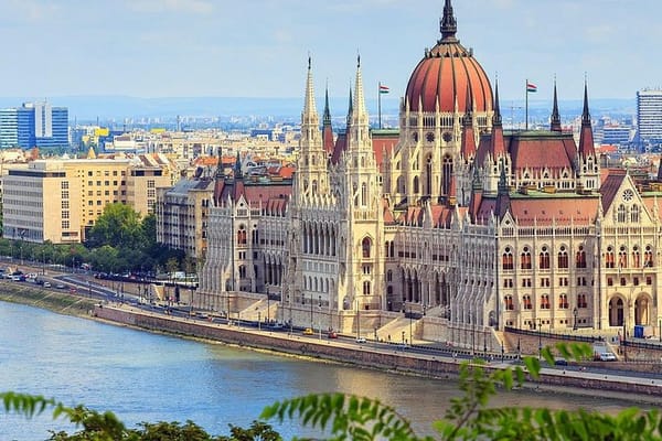 Half Day Private City Tour of Budapest with Wine Tasting and Snacks