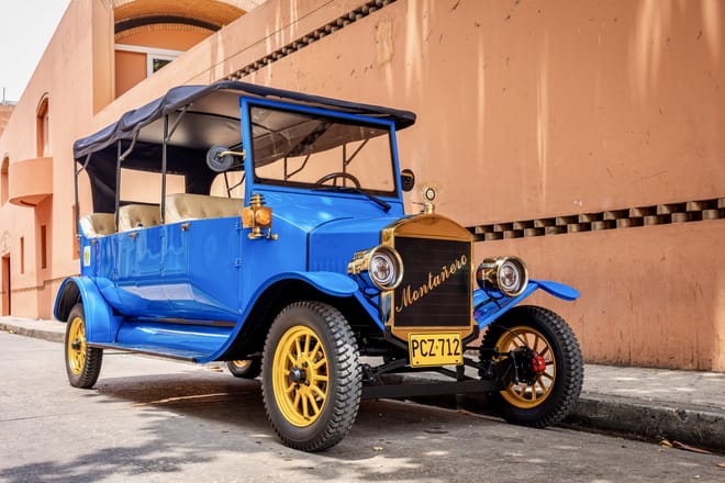 Rome Private VIP Vintage Car Tour: Luxury, Comfort & Prosecco (3h) 6