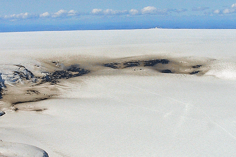 Rocks coming through Vatnajökull glacier
