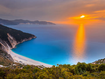 Private Tour in Melissani Cave and Myrtos Beach Swim Stop