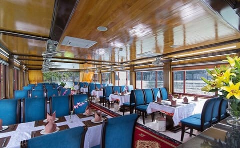 Luxury Day Cruise in Halong Bay from Hanoi for Small Groups