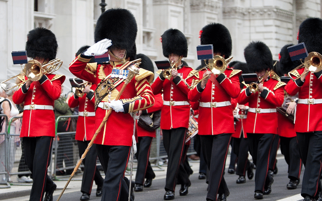 Changing of the Guard Walking Tour in London