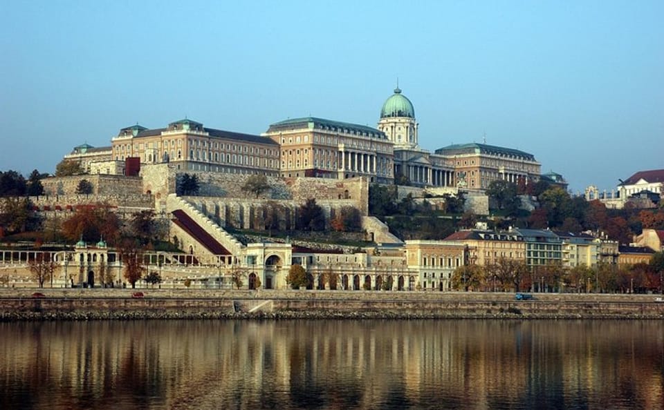 Private Tour of Budapest's Parliament and Downtown Landmarks