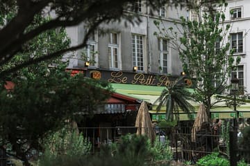 Private Photography Session in Paris' Latin Quarter