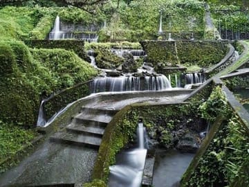 Mengening temple