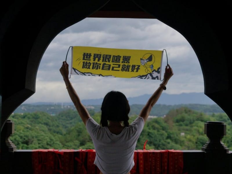 Xinchang 2-Day Private Tour: Dafo Buddhist Grottoes & the Eighteen Fords River Trek