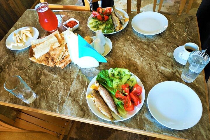 Lunch: fish, salad, local bread and fresh juice (extra fee)