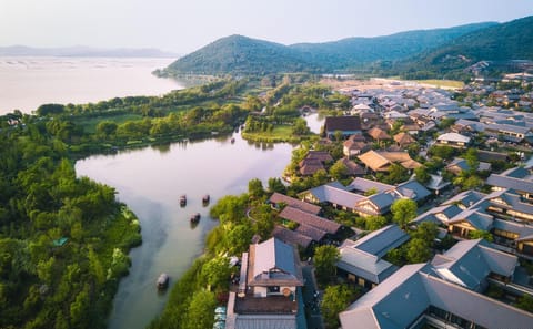 Day Trip from Shanghai to Huishan Ancient Town and Nianhua Bay