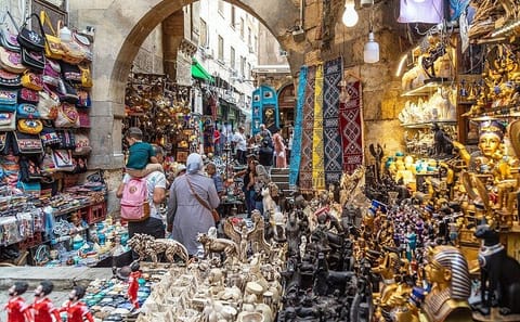 Private Tour of Giza Pyramids and Egyptian Museum in Cairo