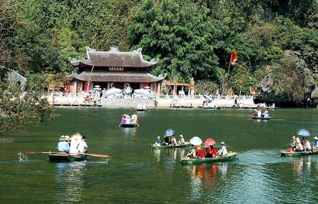 Full-Day Tour of Bai Dinh Pagoda and Trang An from Hanoi