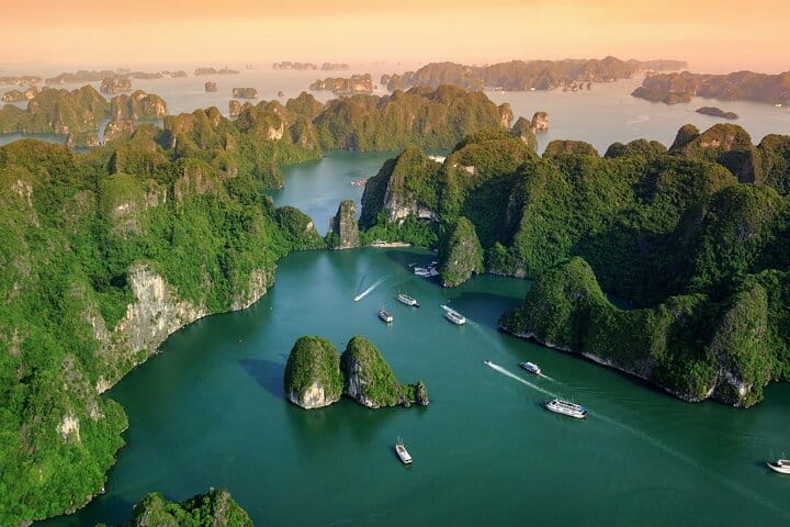 25 Minutes Scenic Halong Seaplane from Hanoi Transfer Expressway