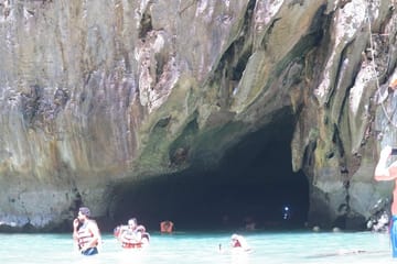 4 Islands Speedboat Tour with Snorkeling in Ko Lanta Yai