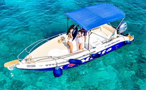 Private One-Hour Boat Tour to Crystal and Blue Lagoons, Comino