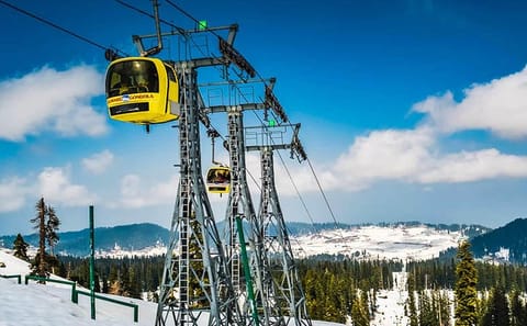 Luxury 6-Day Kashmir Tour with Houseboat Stay from Srinagar