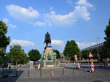 Cologne Heritage Walk: Cathedral, Bridges & Historic Treasures