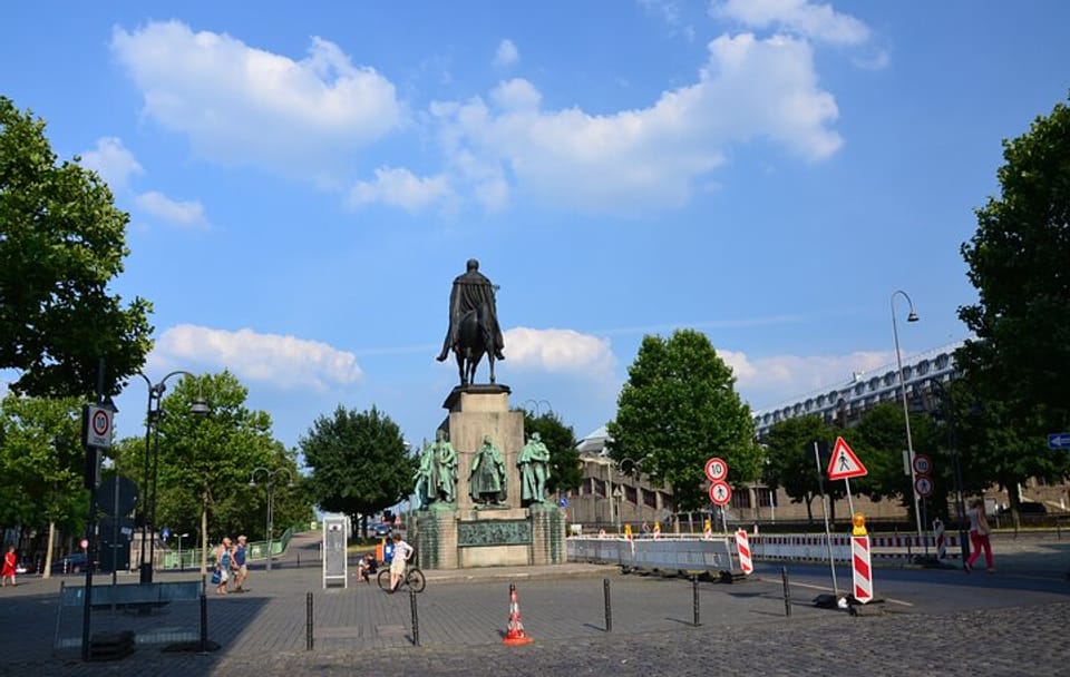 Cologne Heritage Walk: Explore the Cathedral and Historic Sites