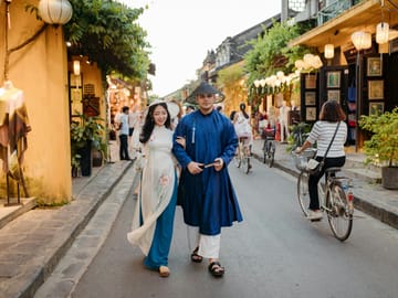 Hoi An River Night Boat Ride with Floating Lantern Experience