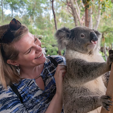 Sydney Private Tour Featuring Wilderness, Wildlife, Waves, Waterfalls and Wine