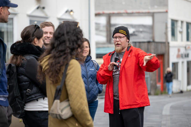 Private Akureyri City Walk with Local Food