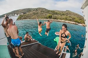 Three Islands Boat Tour from Split with Lunch and Drinks All Inclusive