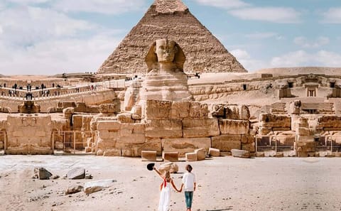 Private Full-Day Tour of Pyramids and Cairo's Treasures