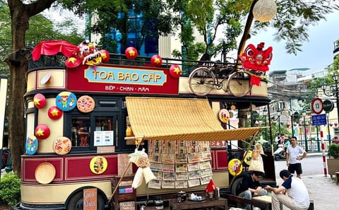 Cycling Tour of West Lake: Pagodas and Sunset Views in Hanoi